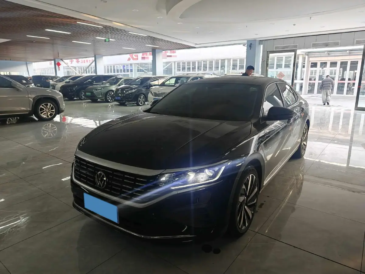 2024 Volkswagen Passat 2.0T 186HP L4 7DCT