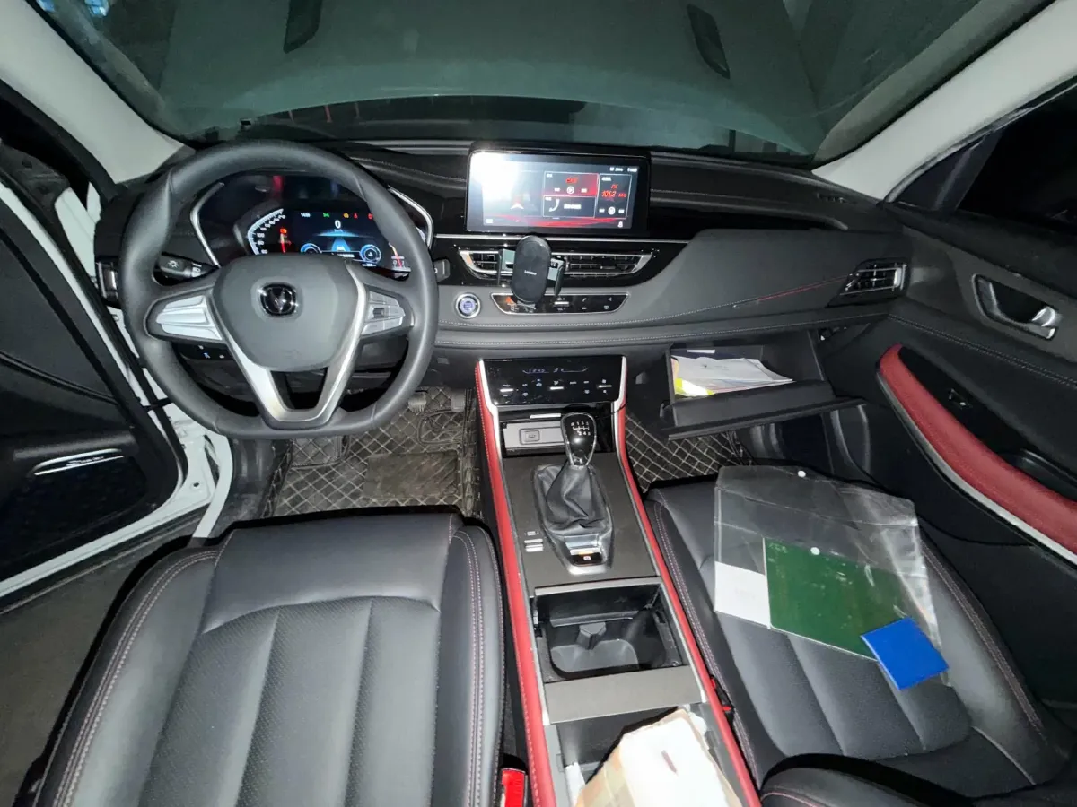 2022 ChangAn CS75 1.5T 180HP L4 6MT,autocango,china used car exporter,china ev exporter,chinese used car exporter,chinese used ev exporter