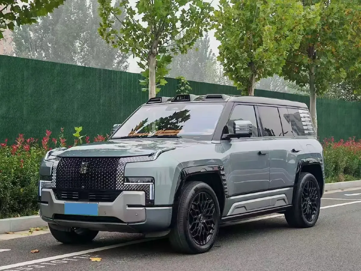 2023 YangWang U8 2.0T 272HP L4 REEV 49.05KWH