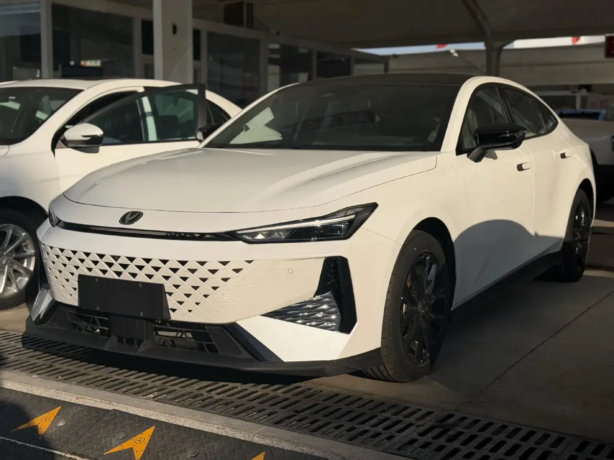 2025 ChangAn UNI-V 1.5T 192HP L4 7DCT