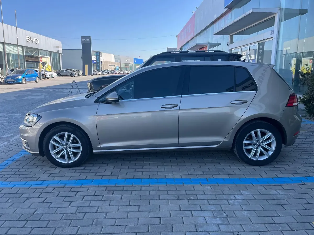 2019 Brilliance Auto V7 1.8T 231HP L4 7DCT,autocango,china used car exporter,china ev exporter,chinese used car exporter,chinese used ev exporter