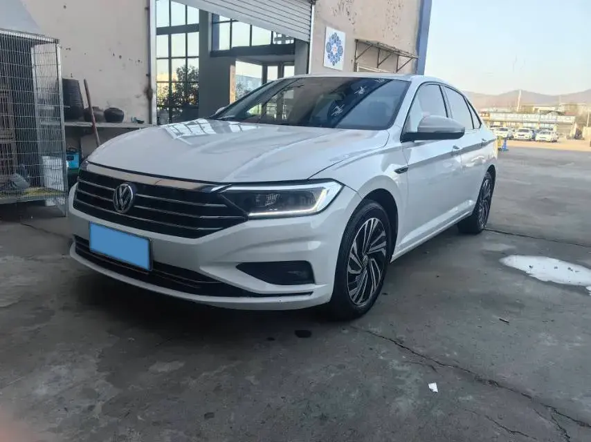 2021 Volkswagen Sagitar 1.2T 116HP L4 7DCT