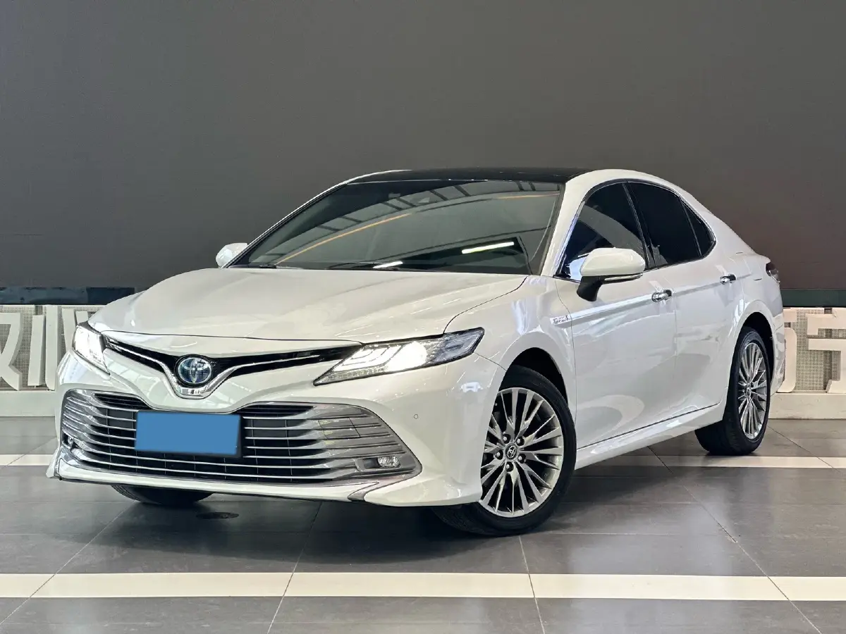 2019 Toyota Camry 2.5L 178HP L4 E-CVT Hybrid