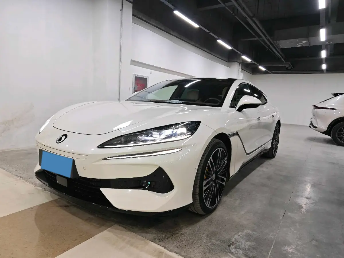 2024 Denza DenzaZ9GT 2.0T 207HP L4 E-CVT PHEV 38.5KWH