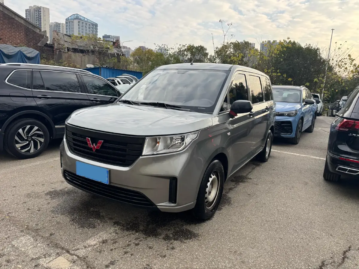 2019 WuLing HongGuang Plus 1.5T 147HP L4 6MT