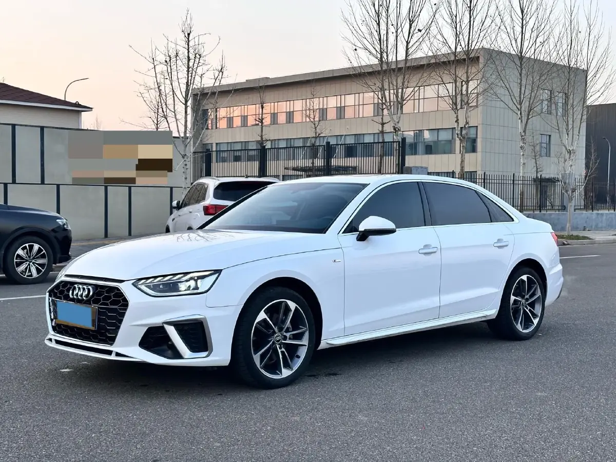 2023 Audi A4L 2.0T 190HP L4 7DCT