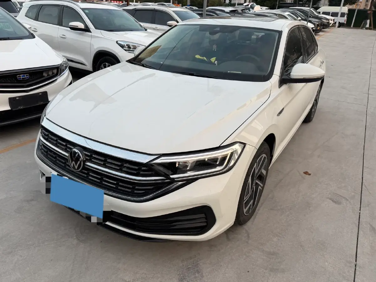 2023 Volkswagen Sagitar 1.2T 116HP L4 7DCT