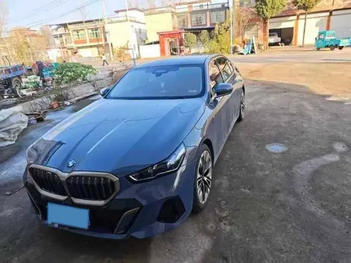 2024 BMW 5 Series 2.0T 258HP L4 8AT