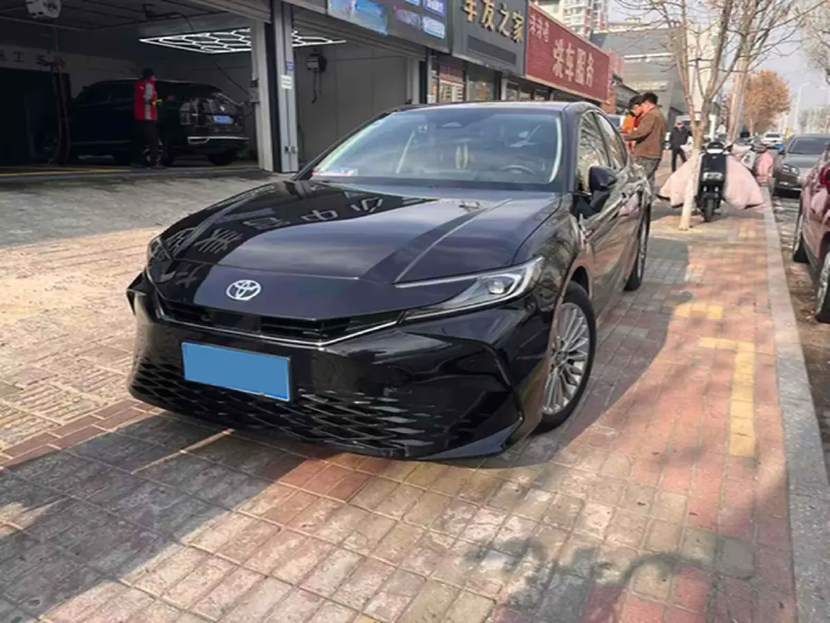 2024 Toyota Camry 2.0L 152HP L4 E-CVT Hybrid