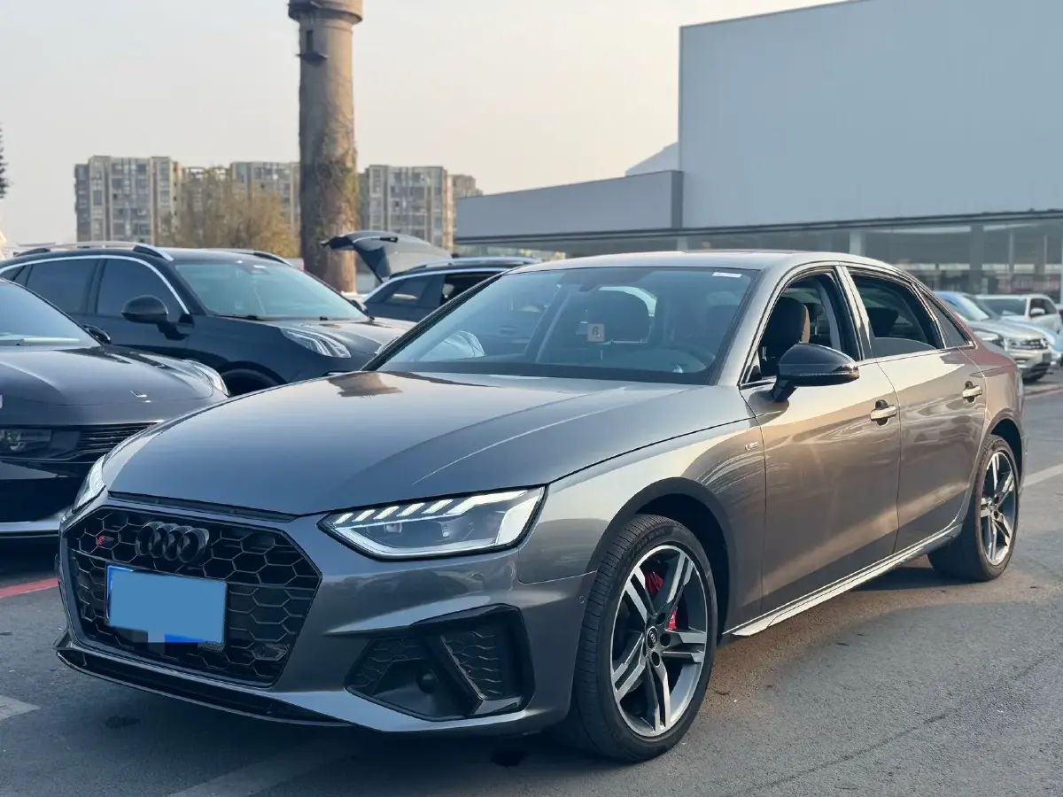 2022 Audi A4L 2.0T 190HP L4 7DCT