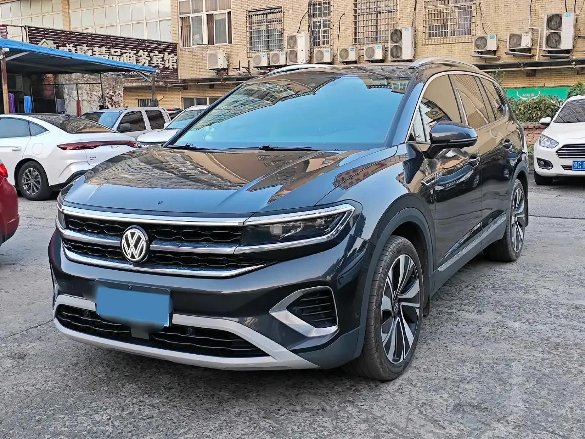 2024 Volkswagen Talagon 2.0T 220HP L4 7DCT