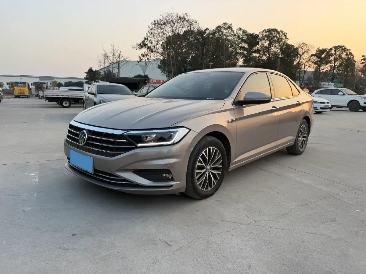 2020 Volkswagen Sagitar 1.2T 116HP L4 7DCT