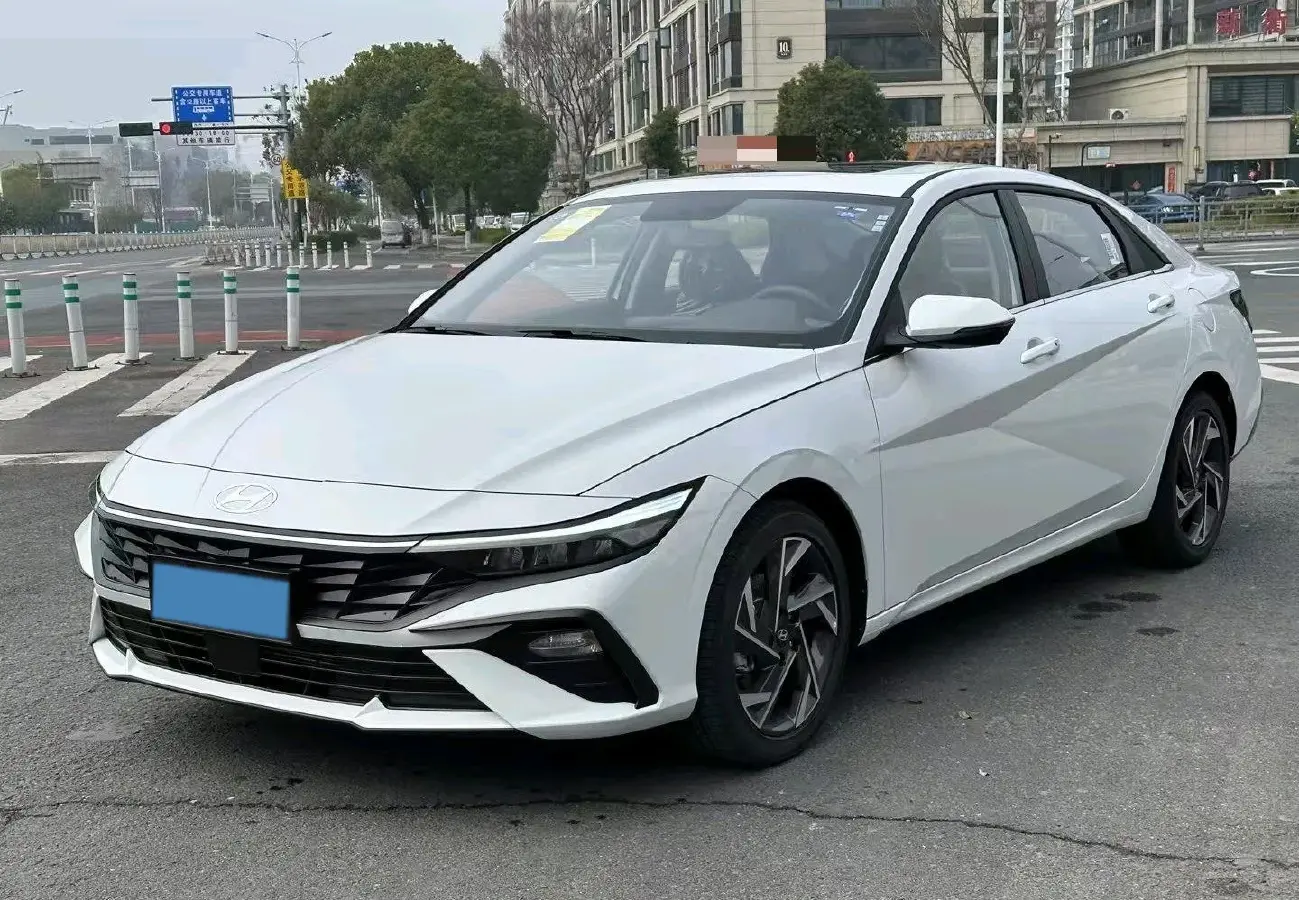 2023 Hyundai Elantra 1.5L 115HP L4 CVT