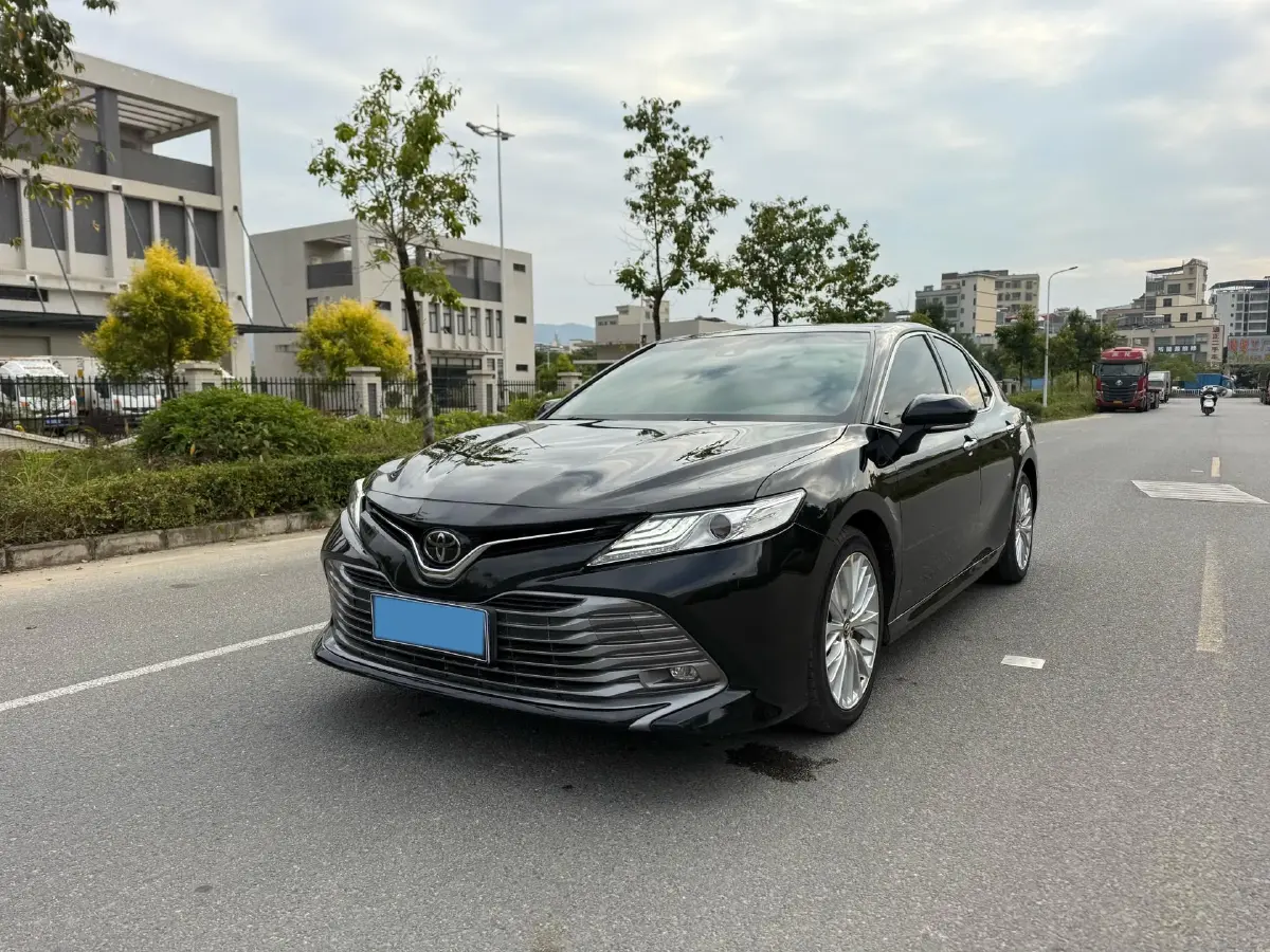 2018 Toyota Camry 2.5L 209HP L4 8AT