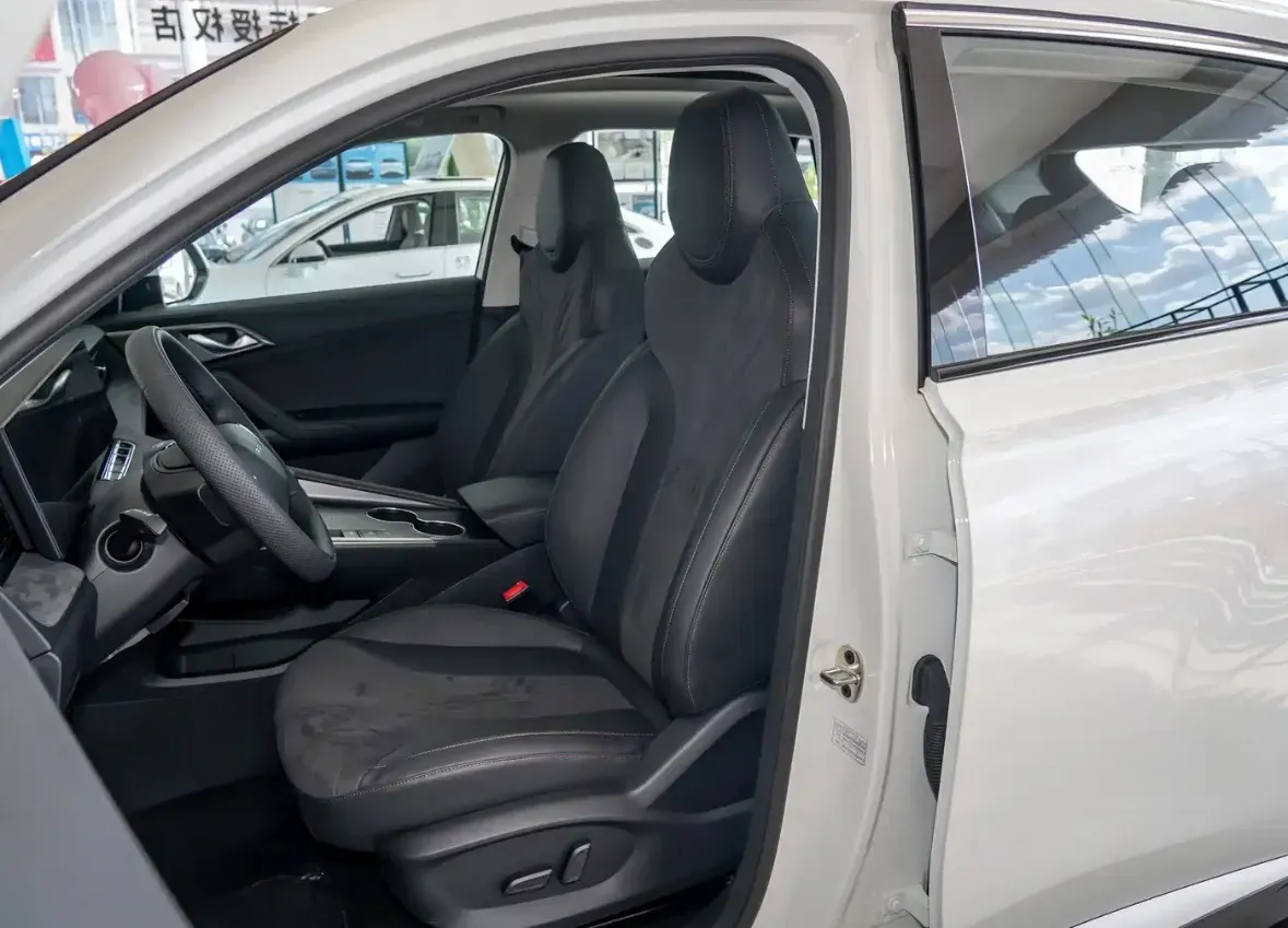 2024 Roewe D5X DMH 1.5T 150HP L4 2DHT PHEV 21.4KWH,autocango,china used car exporter,china ev exporter,chinese used car exporter,chinese used ev exporter