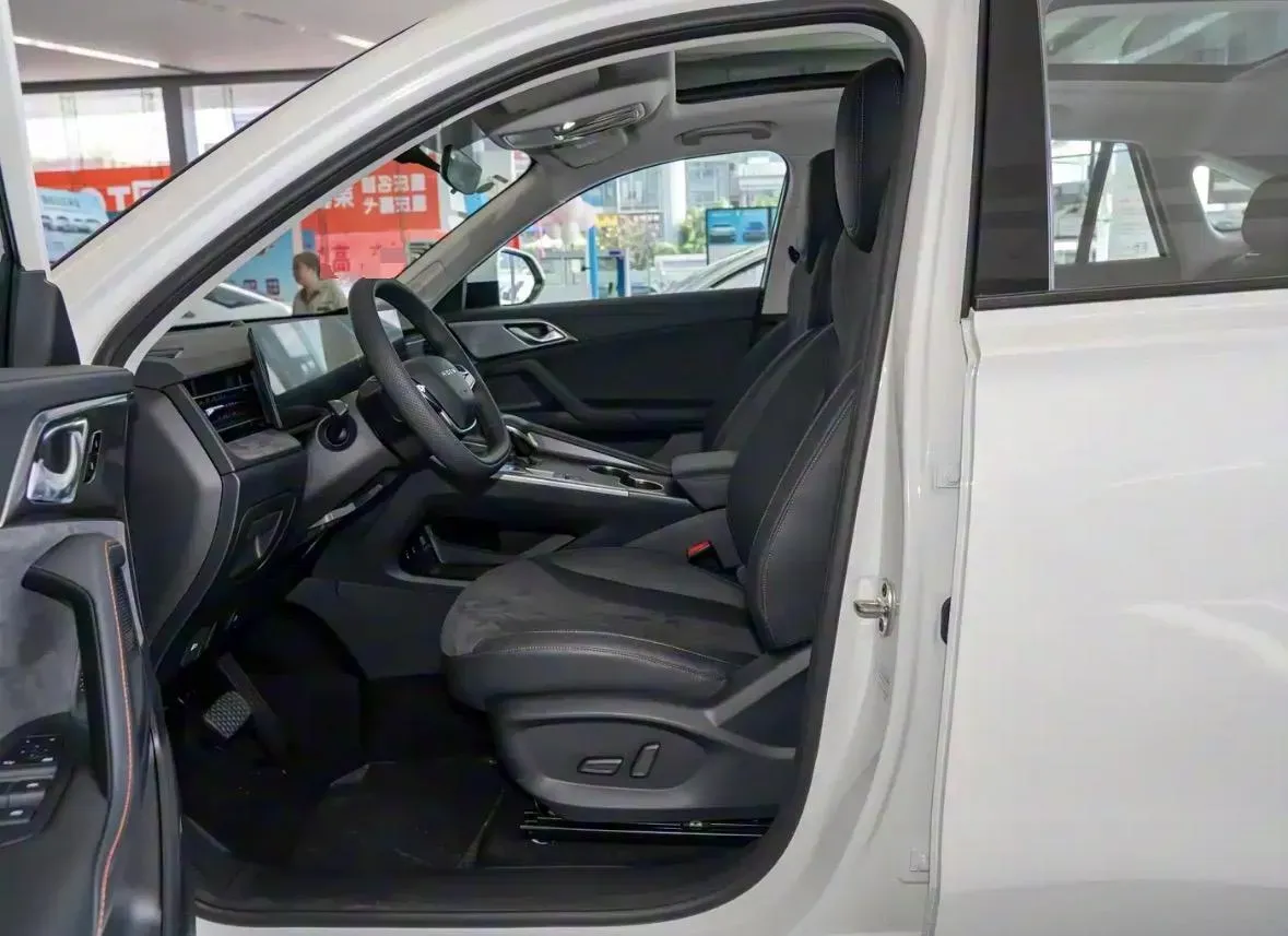 2024 Roewe D5X DMH 1.5T 150HP L4 2DHT PHEV 21.4KWH,autocango,china used car exporter,china ev exporter,chinese used car exporter,chinese used ev exporter