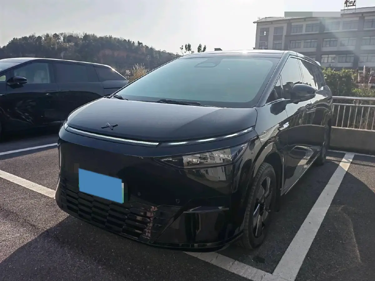 2024 Xpeng X9 BEV 84.5KWH