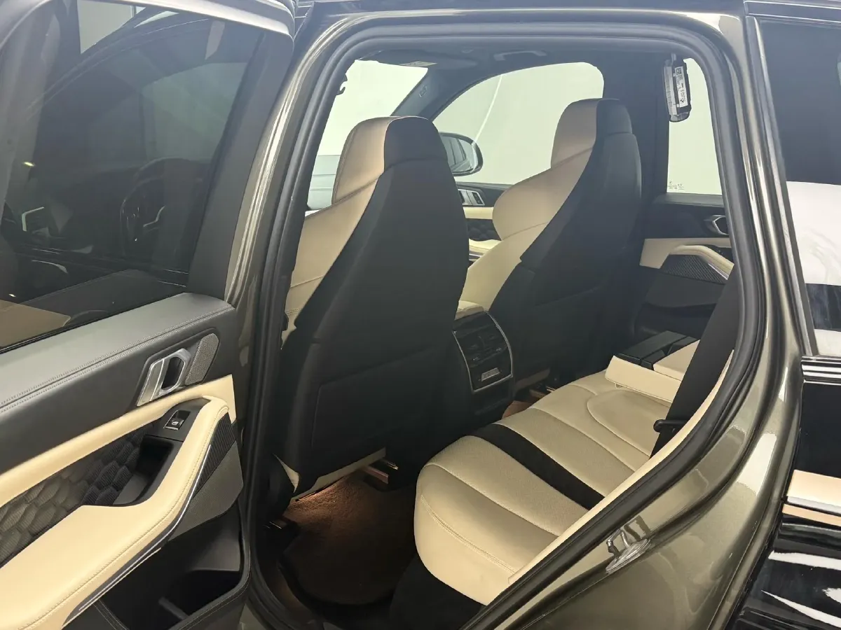 2020 BMW X5 M 4.4T 600HP V8 8AT,autocango,china used car exporter,china ev exporter,chinese used car exporter,chinese used ev exporter