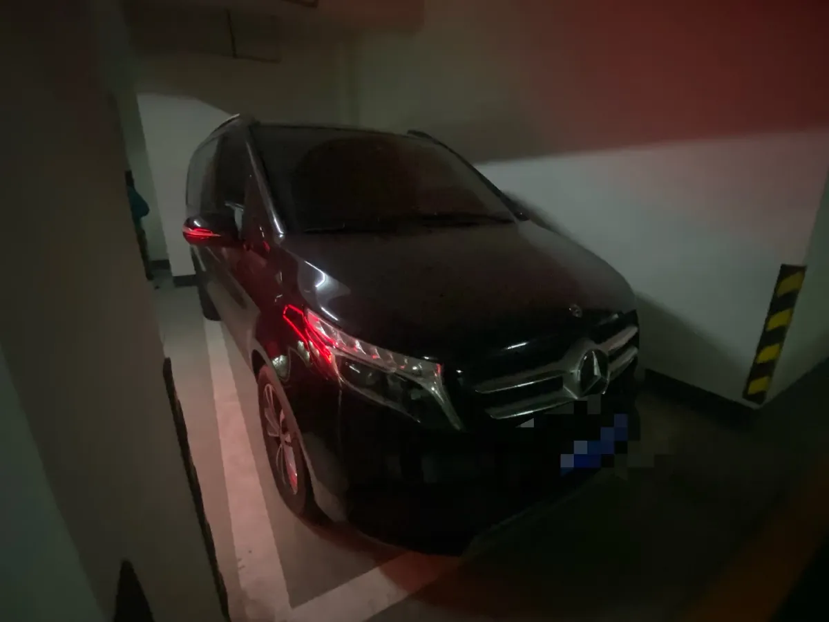 2021 Mercedes-Benz V Class 2.0T 211HP L4 9AT,autocango,china used car exporter,china ev exporter,chinese used car exporter,chinese used ev exporter