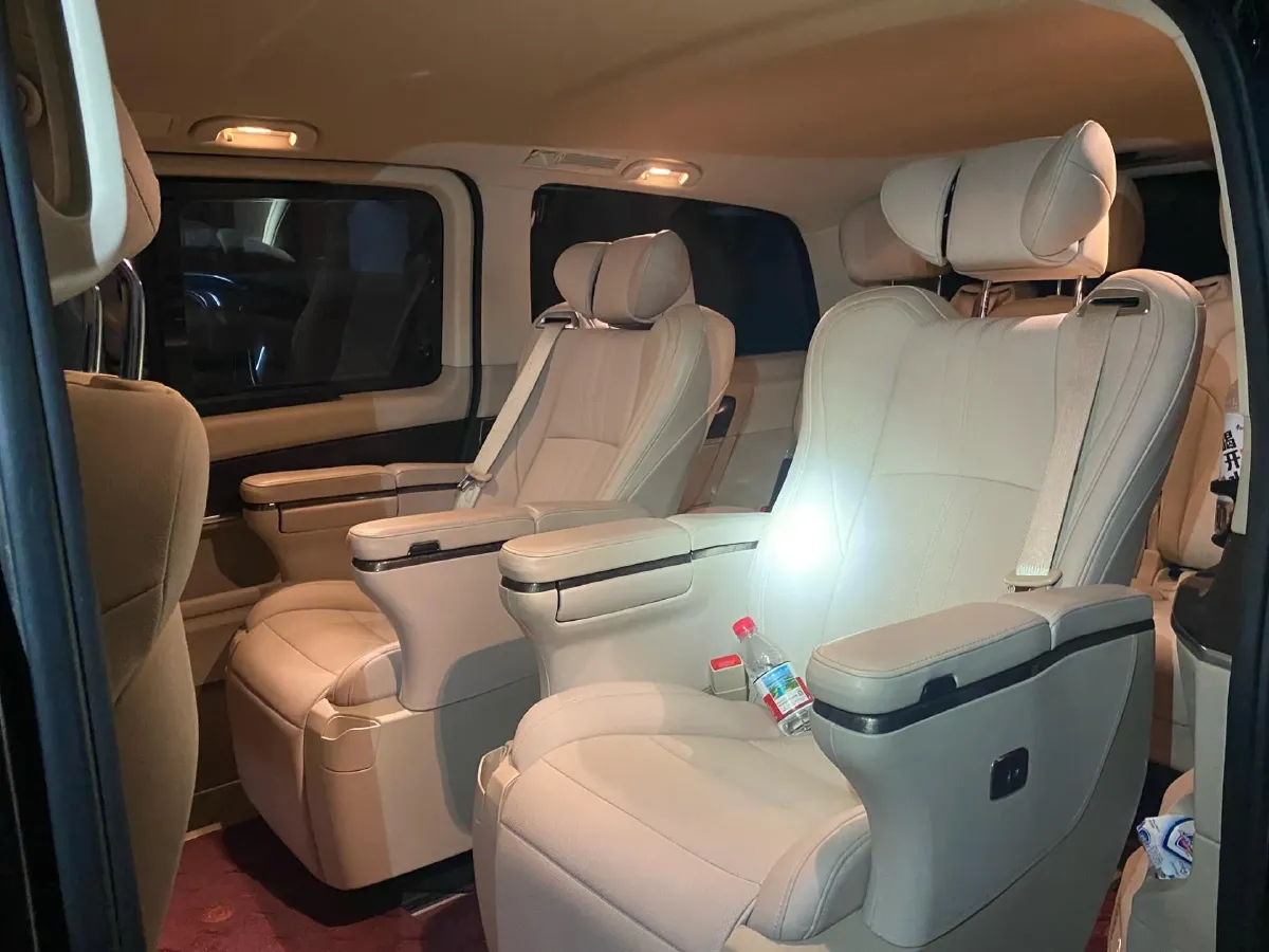 2021 Mercedes-Benz V Class 2.0T 211HP L4 9AT,autocango,china used car exporter,china ev exporter,chinese used car exporter,chinese used ev exporter