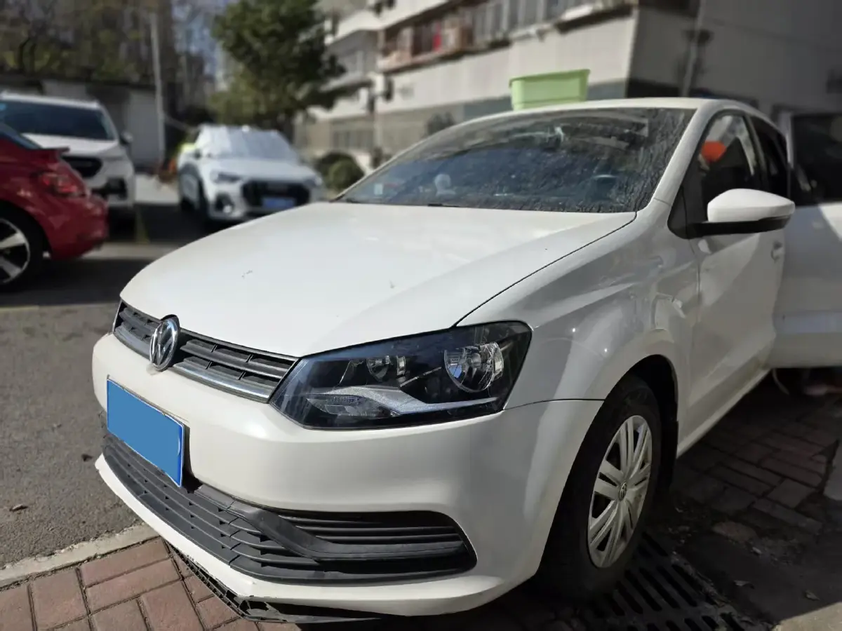 2016 Volkswagen Polo 1.4L 90HP L4 6AT