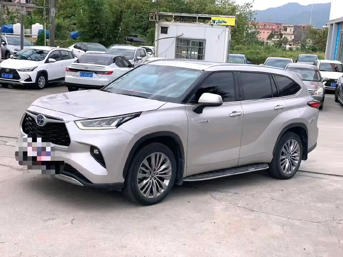 2022 Toyota Highlander 2.5L 192HP L4 E-CVT Hybrid