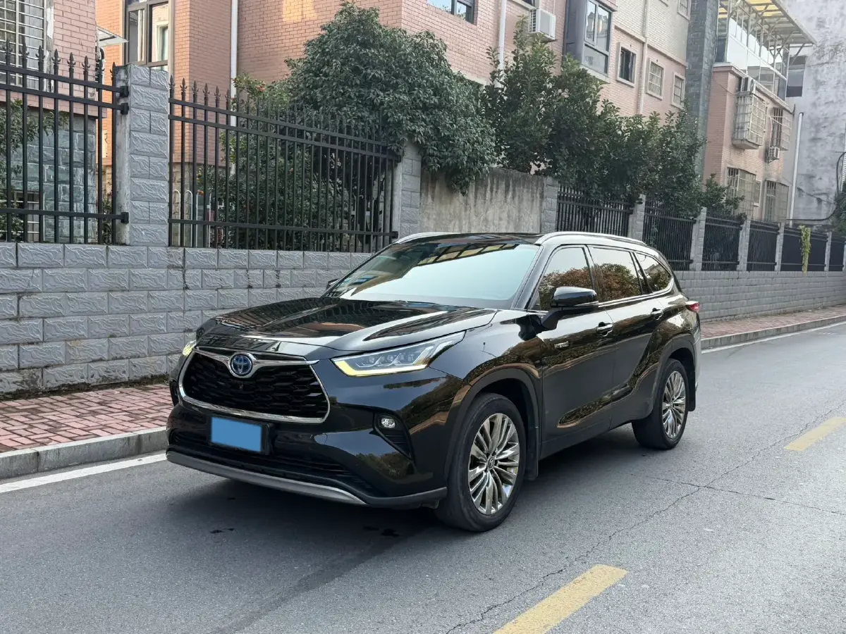 2022 Toyota Highlander 2.5L 192HP L4 E-CVT Hybrid