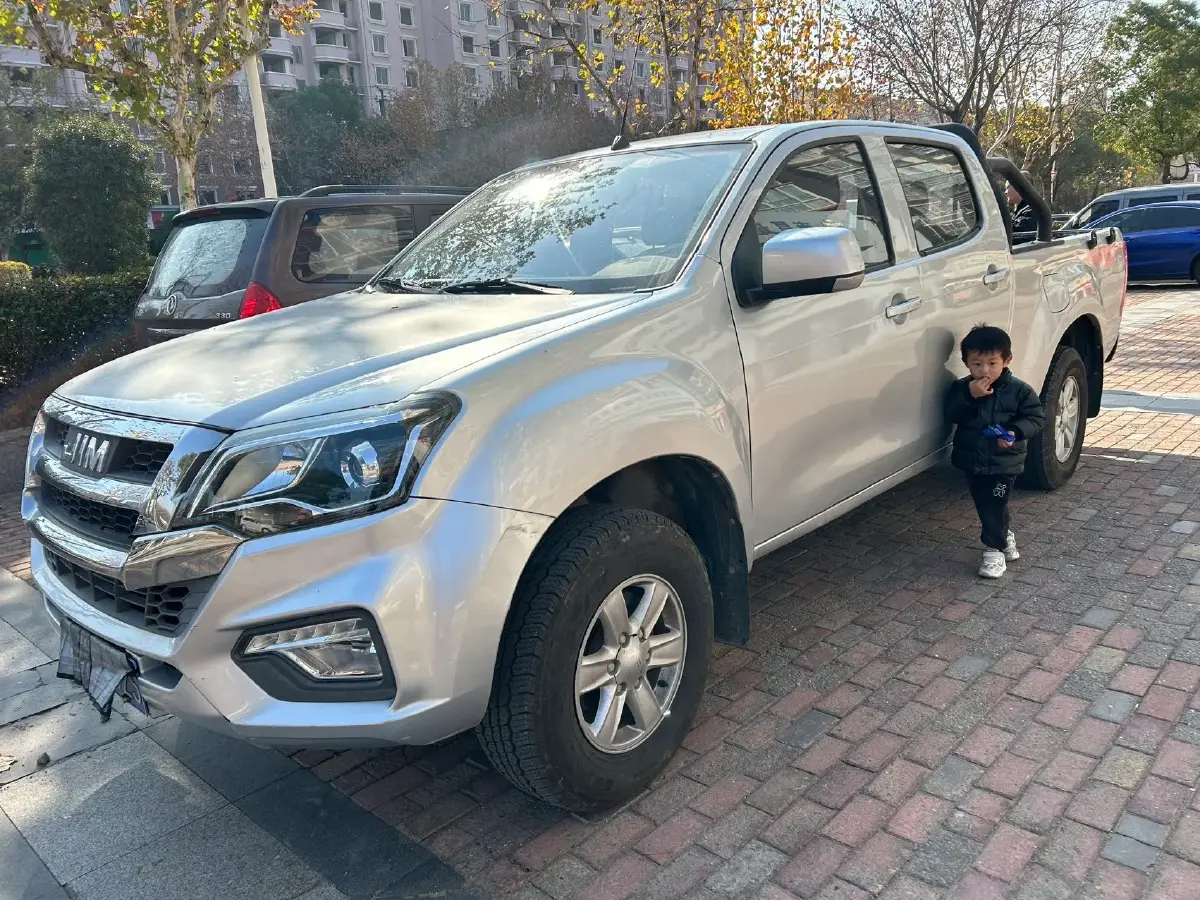 2022 Isuzu RE-MAX Jim 2.8T 120HP L4 5MT