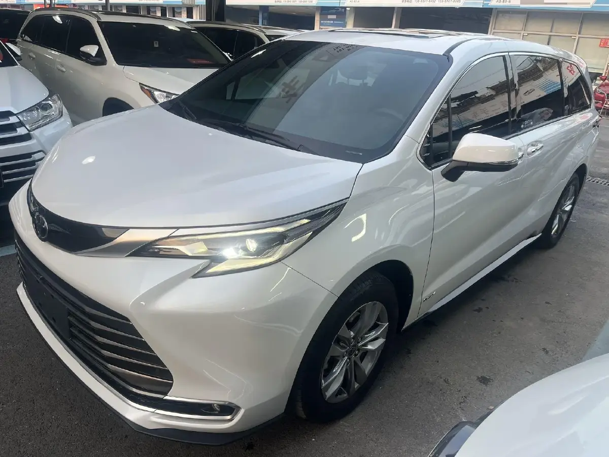 2024 Toyota Sienna 2.5L 189HP L4 E-CVT Hybrid