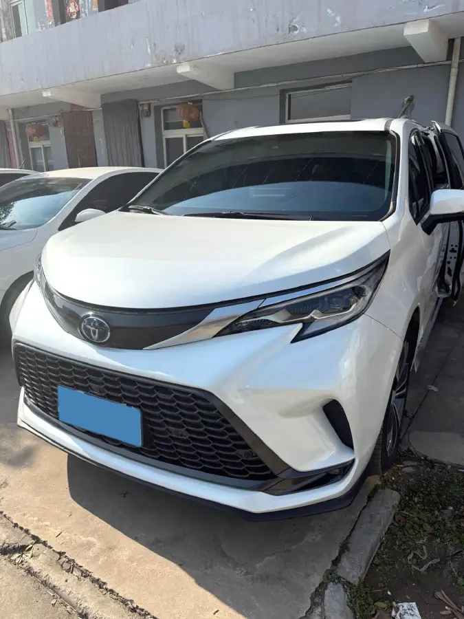 2023 Toyota Granvia 2.5L 189HP L4 E-CVT Hybrid