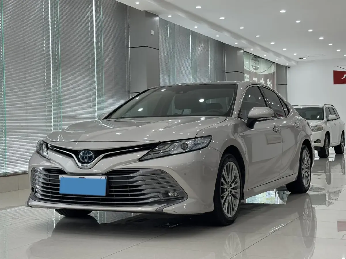 2019 Toyota Camry 2.5L 178HP L4 E-CVT Hybrid