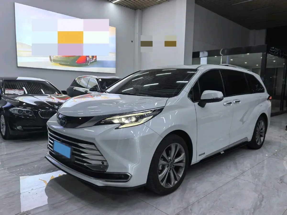2023 Toyota Sienna 2.5L 189HP L4 E-CVT Hybrid
