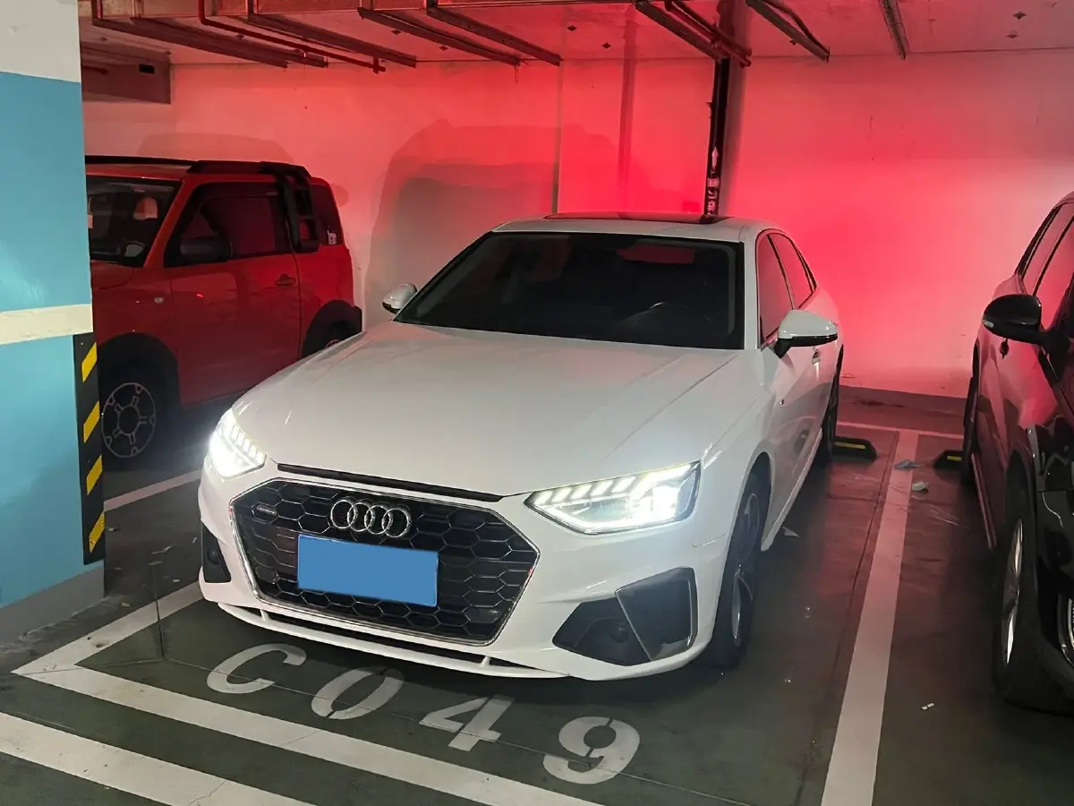 2022 Audi A4L 2.0T 190HP L4 7DCT