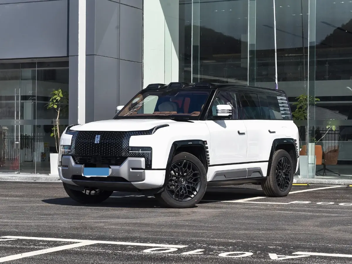 2024 YangWang U8 2.0T 272HP L4 REEV 49.05KWH