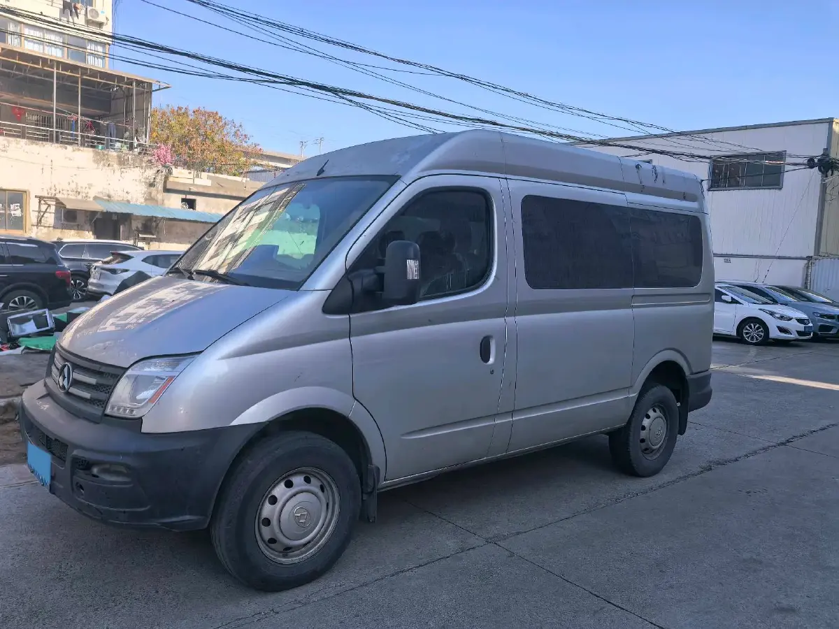 2013 MAXUS XinTu V80 2.5T 136HP L4 5MT