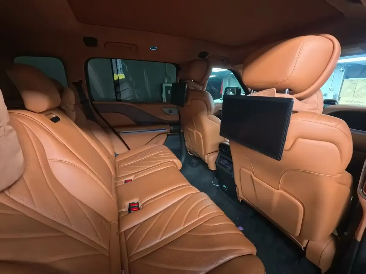 2024 YangWang U8 2.0T 272HP L4 REEV 49.05KWH,autocango,china used car exporter,china ev exporter,chinese used car exporter,chinese used ev exporter