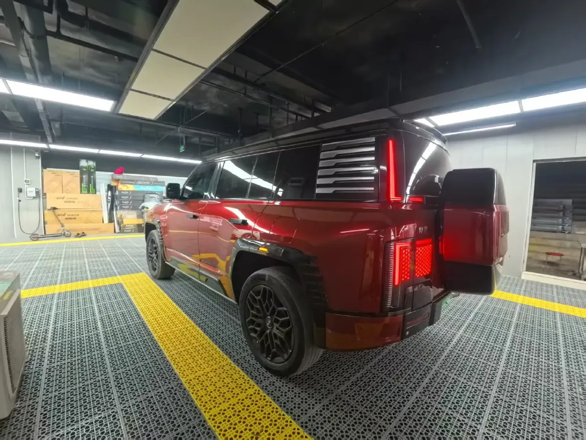 2024 YangWang U8 2.0T 272HP L4 REEV 49.05KWH,autocango,china used car exporter,china ev exporter,chinese used car exporter,chinese used ev exporter