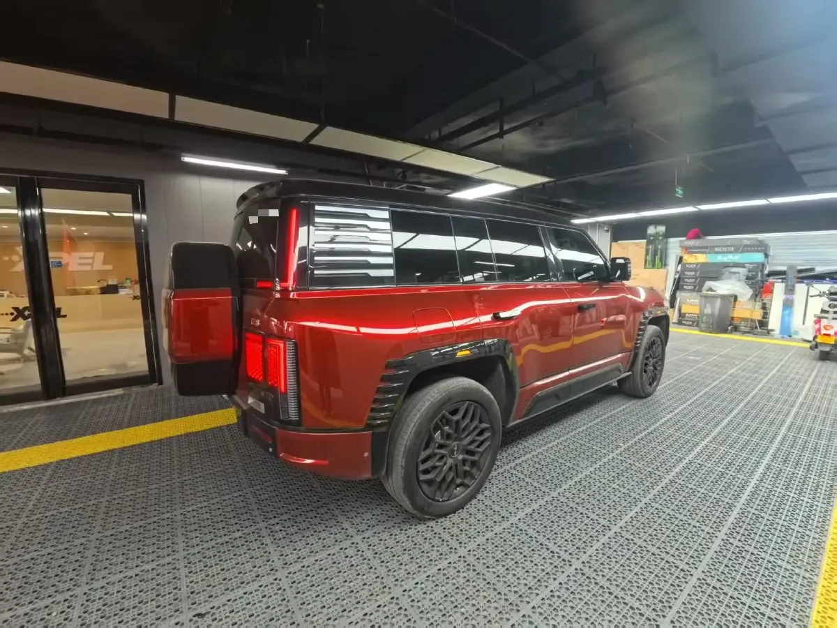 2024 YangWang U8 2.0T 272HP L4 REEV 49.05KWH,autocango,china used car exporter,china ev exporter,chinese used car exporter,chinese used ev exporter