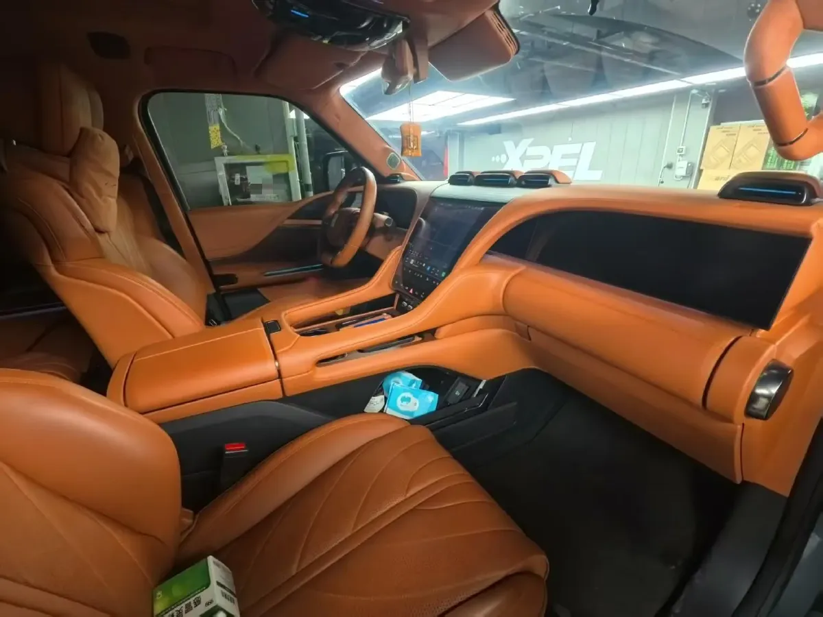 2024 YangWang U8 2.0T 272HP L4 REEV 49.05KWH,autocango,china used car exporter,china ev exporter,chinese used car exporter,chinese used ev exporter