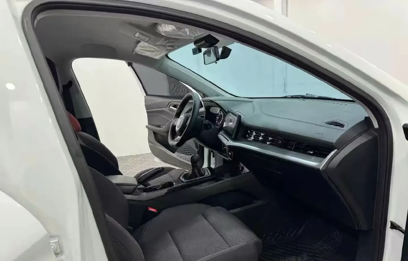 2023 MG 5 1.5L 129HP L4 5MT,autocango,china used car exporter,china ev exporter,chinese used car exporter,chinese used ev exporter