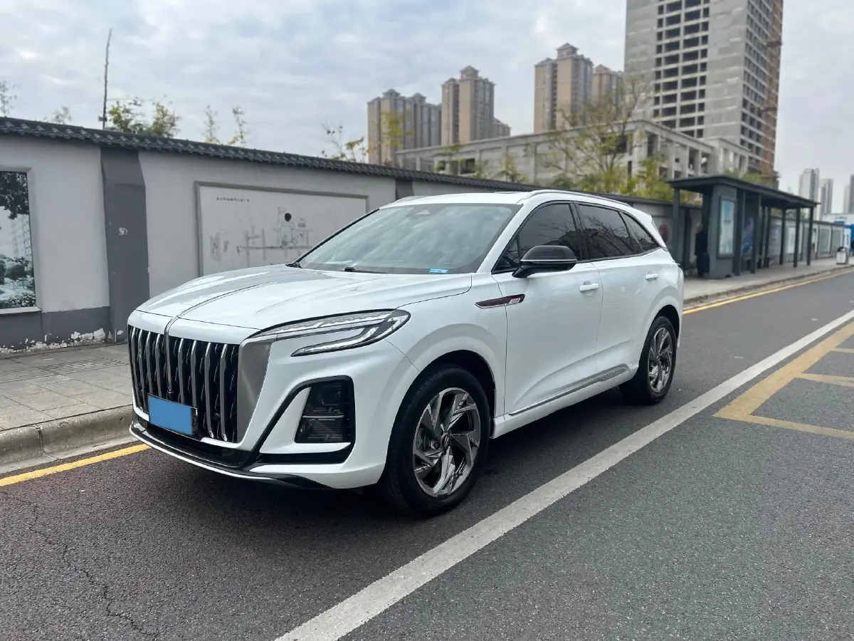 2023 HongQi HS3 2.0T 252HP L4 8AT