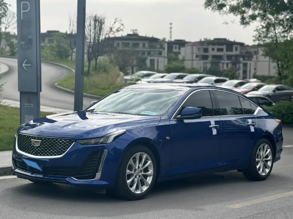 2022 Cadillac CT5 2.0T 237HP L4 10AT