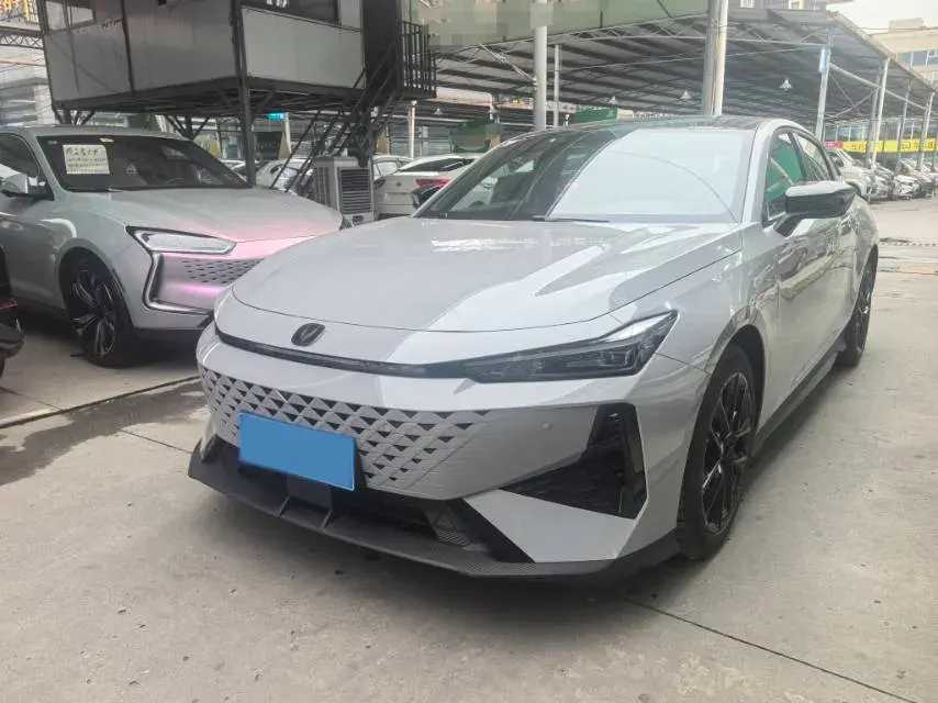 2025 ChangAn UNI-V 1.5T 192HP L4 7DCT