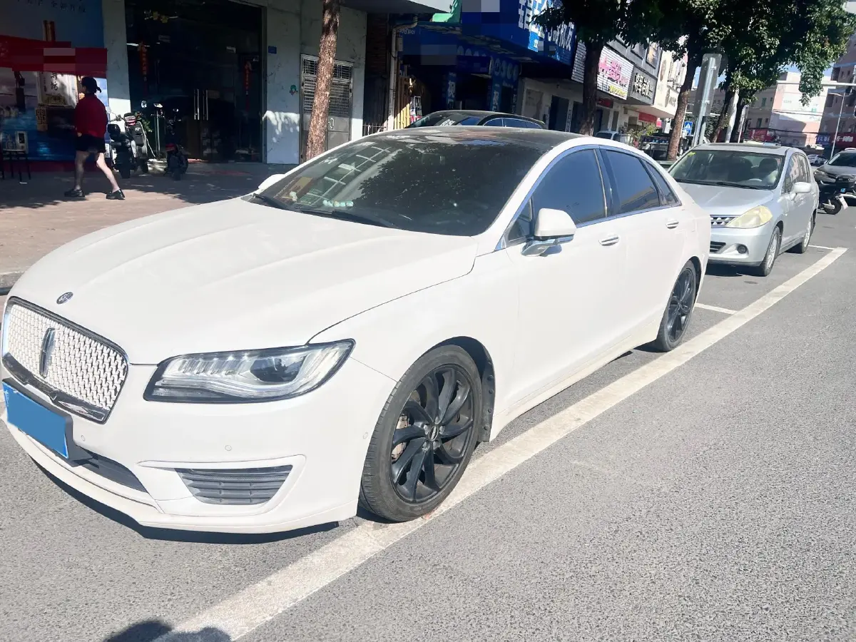 2020 Lincoln MKZ 2.0T 196HP L4 6AT
