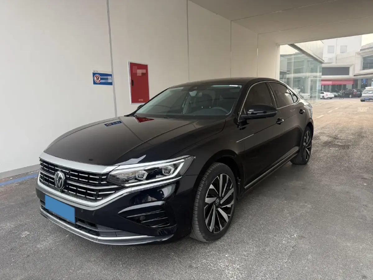 2023 Volkswagen Passat 2.0T 186HP L4 7DCT