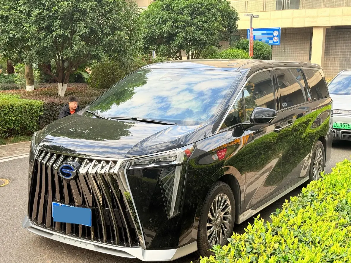 2023 GAC Trumpchi M8 2.0T 190HP L4 E-CVT Hybrid