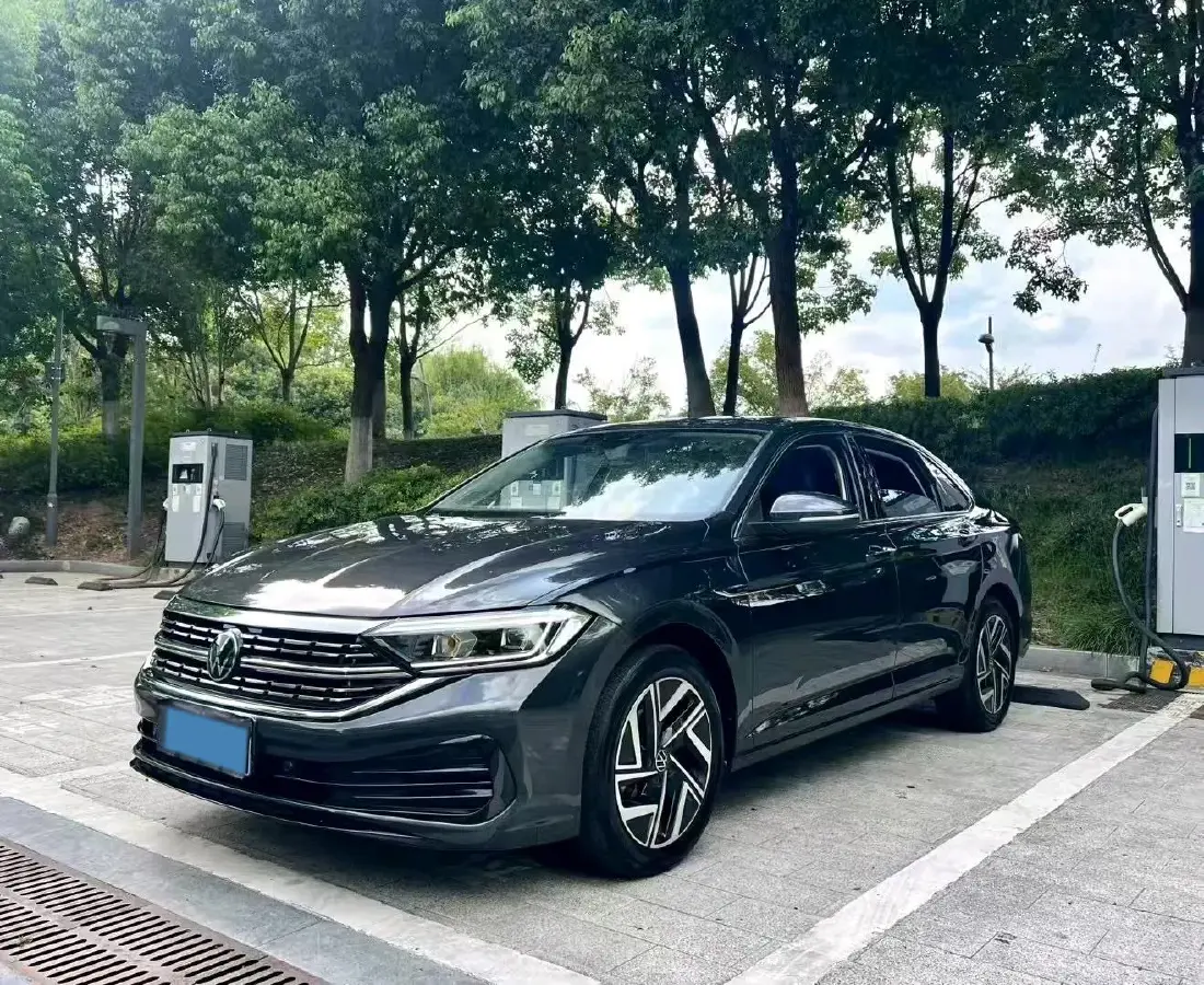 2023 Volkswagen Sagitar 1.2T 116HP L4 7DCT