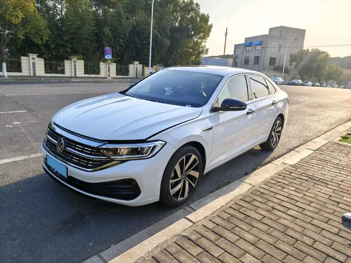 2025 Volkswagen Sagitar 1.5T 160HP L4 7DCT