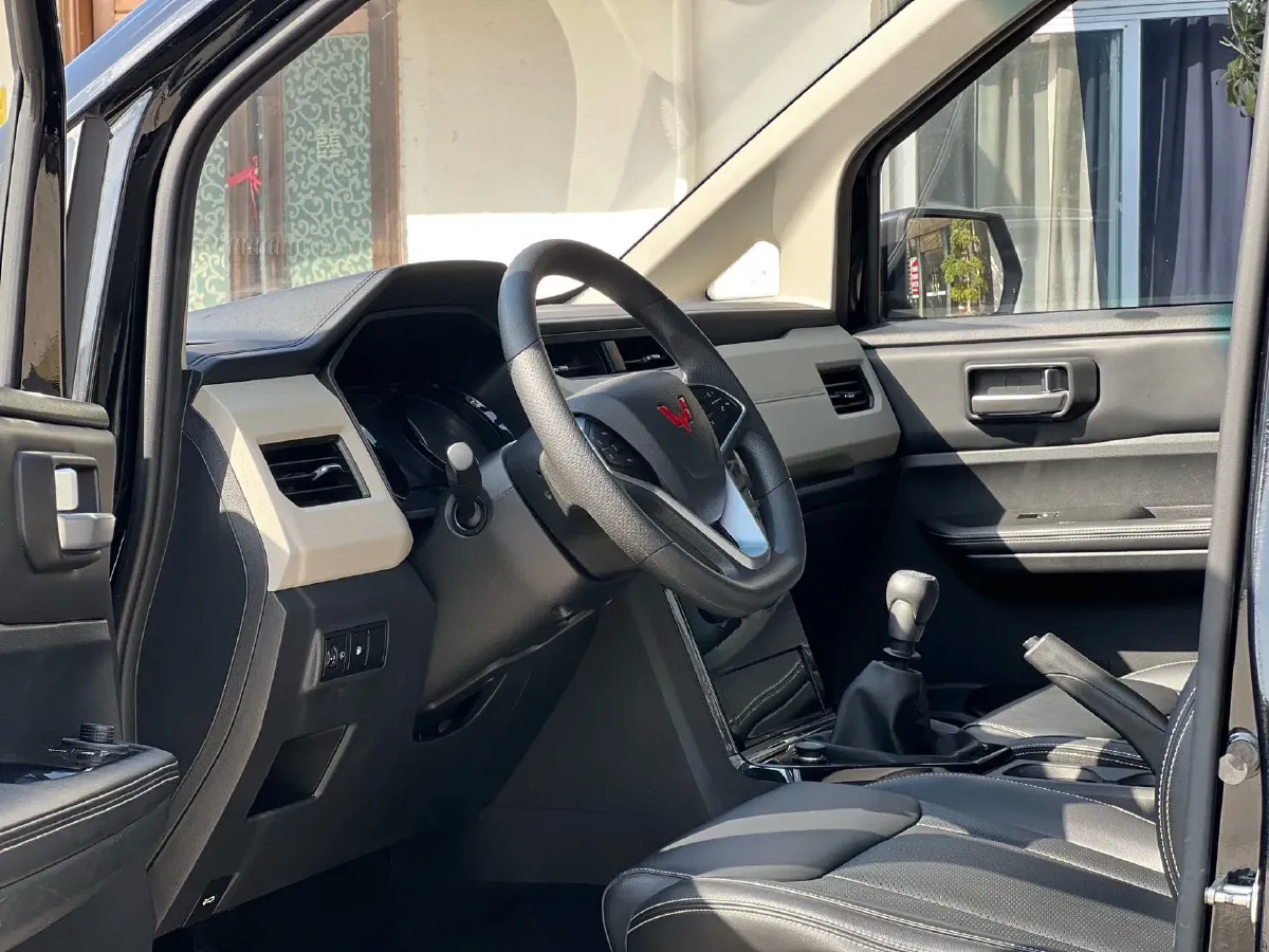 2021 WuLing ZhengChen 1.5T 147HP L4 6MT,autocango,china used car exporter,china ev exporter,chinese used car exporter,chinese used ev exporter