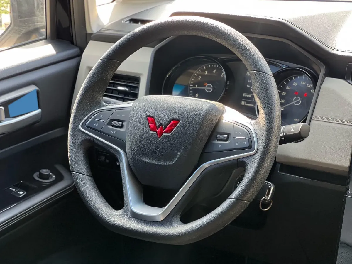 2021 WuLing ZhengChen 1.5T 147HP L4 6MT,autocango,china used car exporter,china ev exporter,chinese used car exporter,chinese used ev exporter